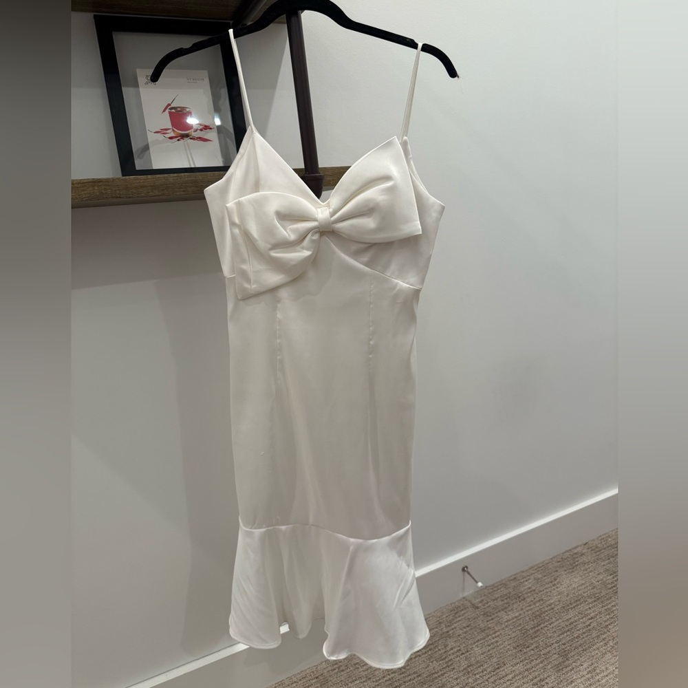 Elegant White Dress with Bow Detail